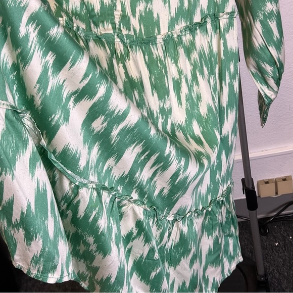 AnyBody Regular Printed Knee Length Dress with Smocked Sleeves Size S - Picture 5 of 8